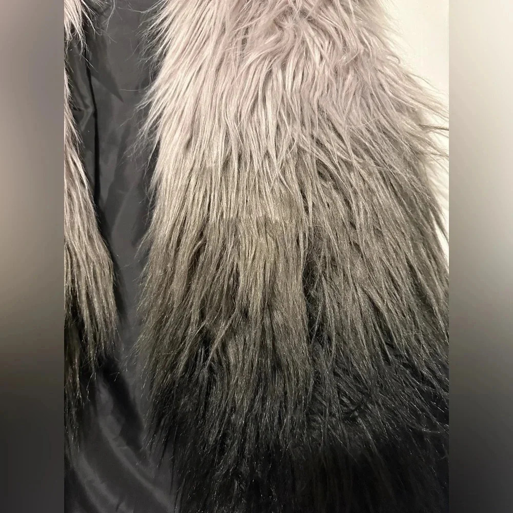 BKE black ombré faux fur vest size M - Picture 2 of 5